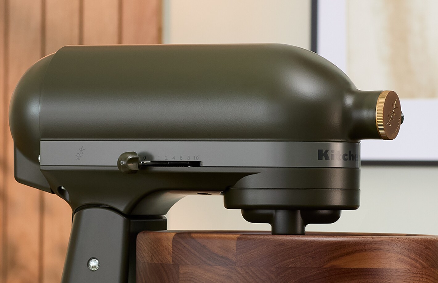 Corps du batteur sur socle Evergreen, arborant une couleur vert forêt profond.