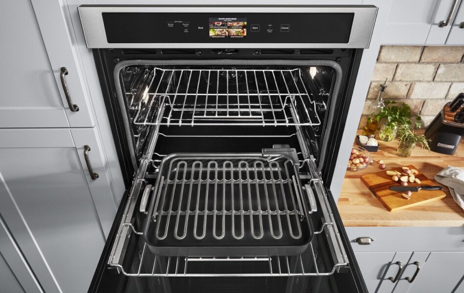 Nettoyer un four autonettoyant en 4 étapes faciles | KitchenAid