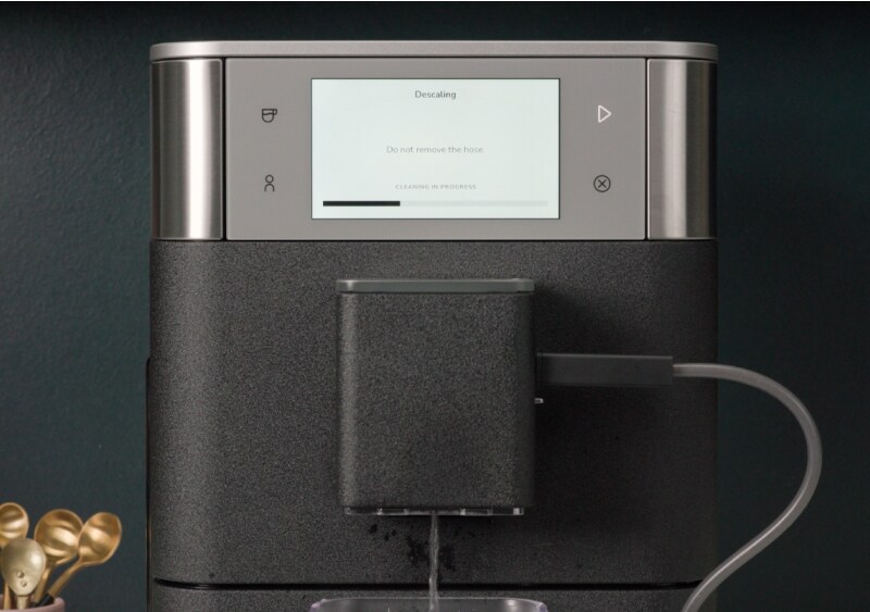 Espresso machine descaling automatically