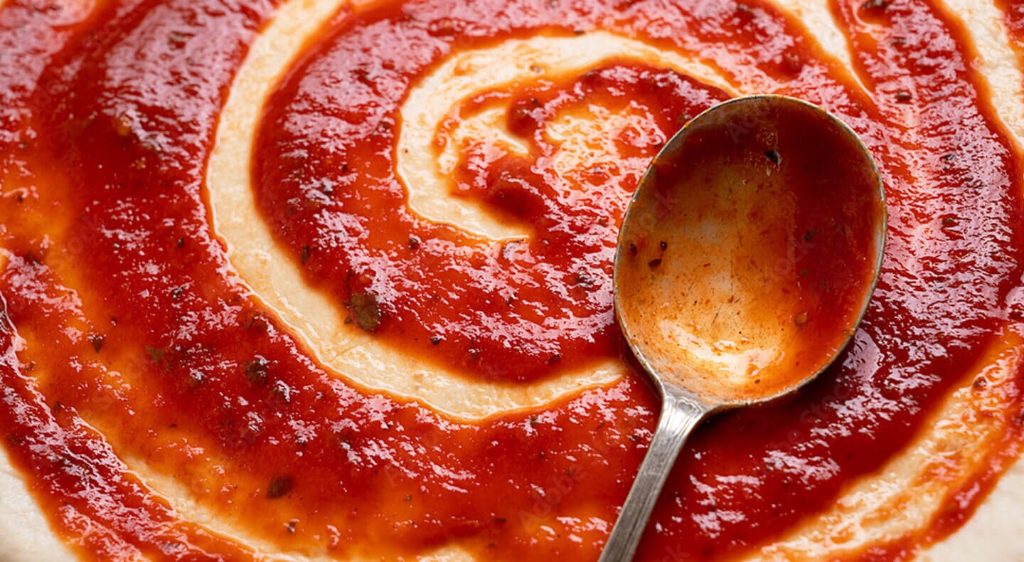 Sauce sur une pizza