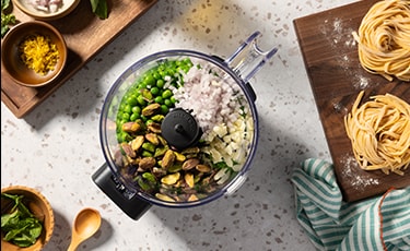 Spaghetti au pesto de menthe et burrata : une touche originale au classique italien