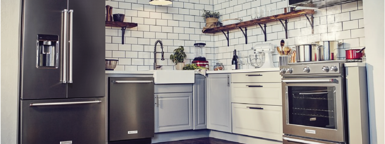 KitchenAid présente l’ensemble d’électroménagers en acier inoxydable noir