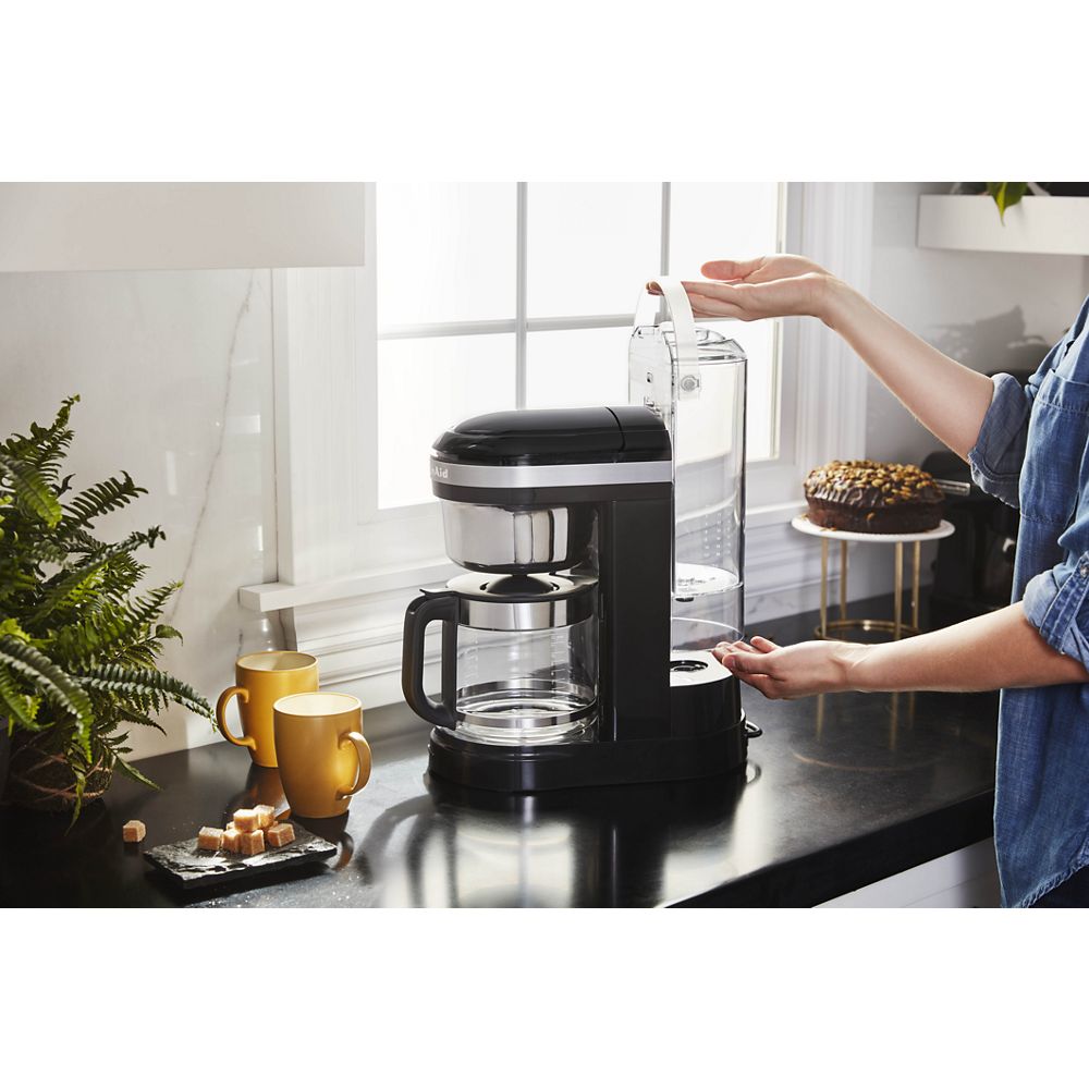 Cafetière avec douchette en spirale de 12 tasses et plaque chauffante programmable