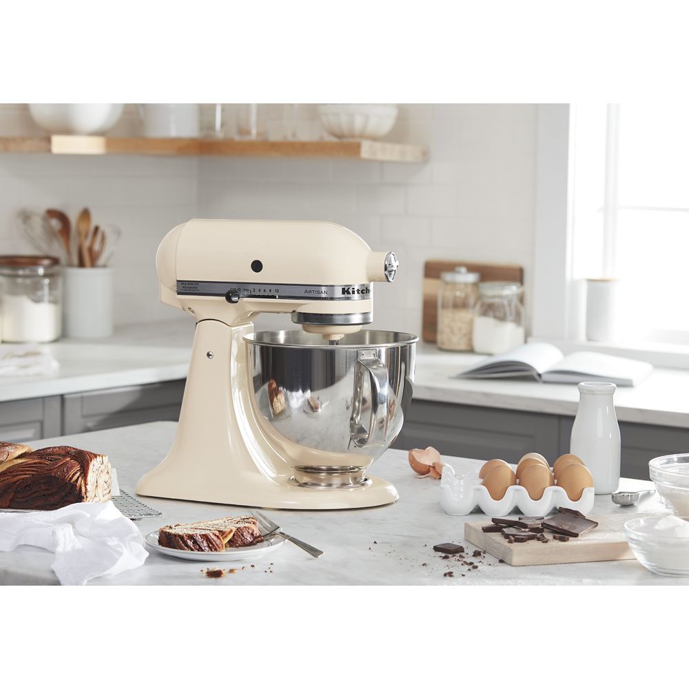 Batteur sur socle à tête inclinable KitchenAid de 4.7 L (5 pintes) de la série Artisan