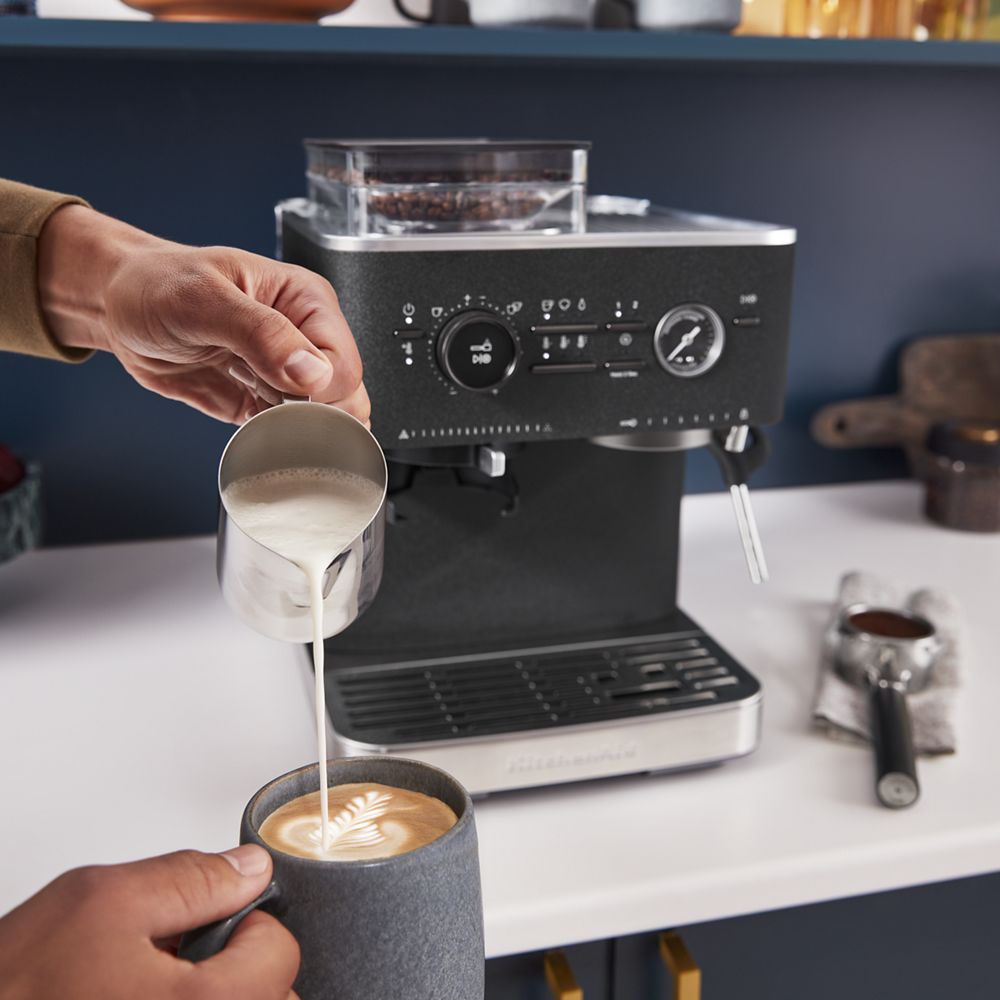 Couleur exclusivement à KitchenAid.ca - Machine à espresso semi-automatique avec moulin à meule