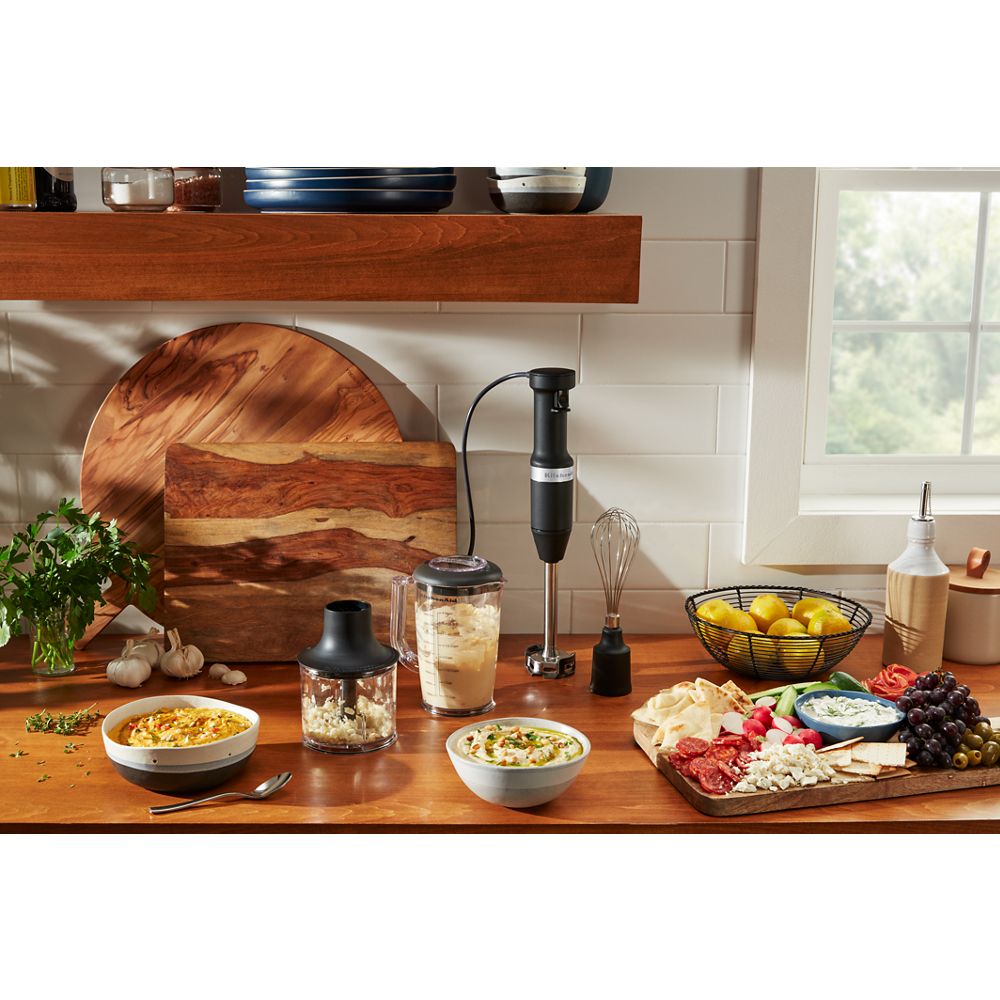 Mélangeur à main câblé à vitesses variablesavec accessoires.Fabriqué en Chine.