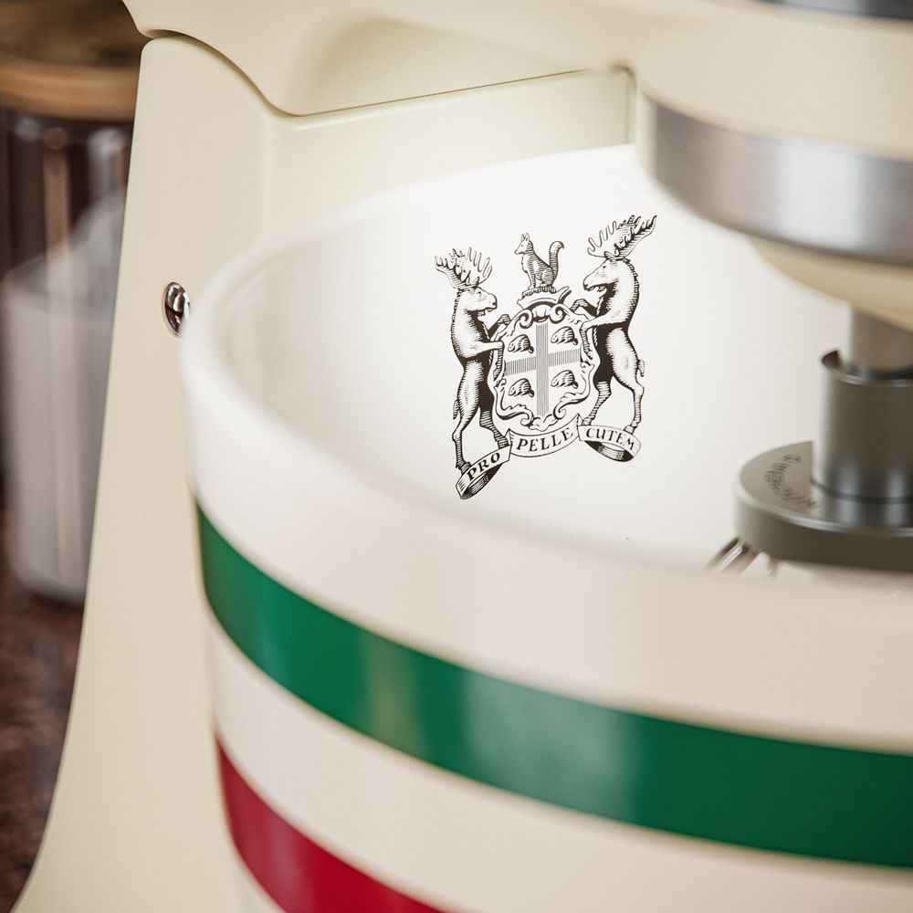 Batteur sur socle à tête inclinable KitchenAid® Artisan® Plus avec rayures de La Baie d'Hudson™