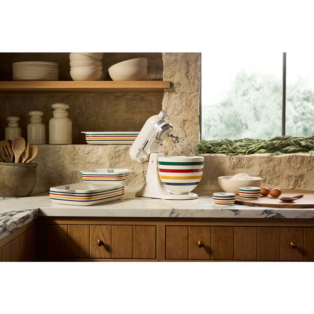Batteur sur socle à tête inclinable KitchenAid® Artisan® Plus avec rayures de La Baie d'Hudson™